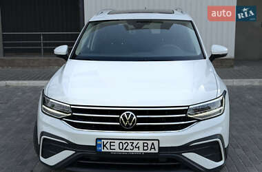 Внедорожник / Кроссовер Volkswagen Tiguan 2021 в 