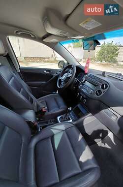 Внедорожник / Кроссовер Volkswagen Tiguan 2011 в 