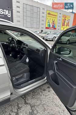 Позашляховик / Кросовер Volkswagen Tiguan 2019 в 