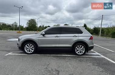 Позашляховик / Кросовер Volkswagen Tiguan 2019 в 
