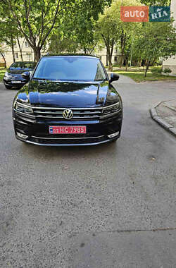 Внедорожник / Кроссовер Volkswagen Tiguan 2016 в Луцке