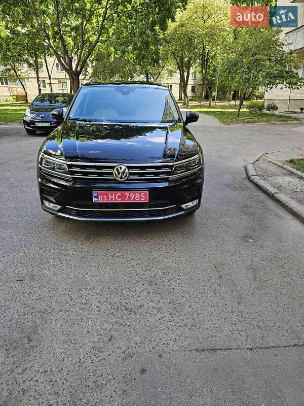 Позашляховик / Кросовер Volkswagen Tiguan 2016 в 