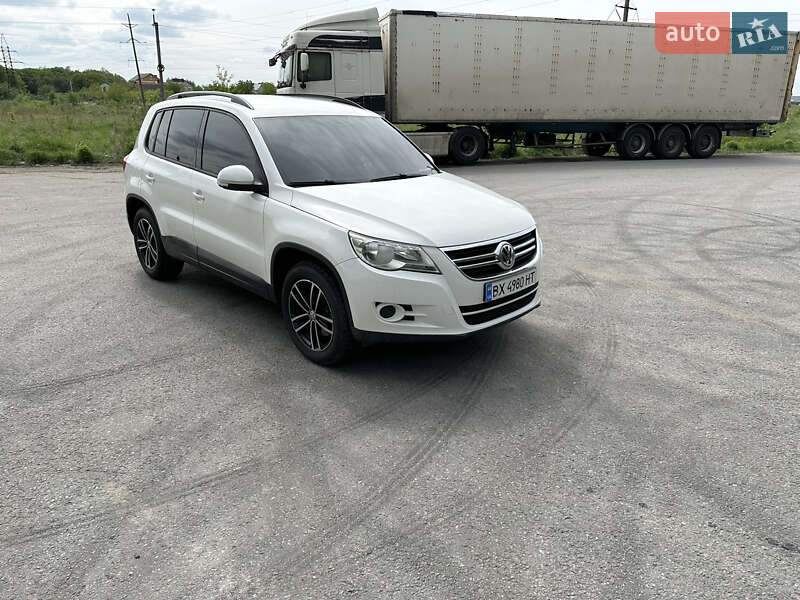 Внедорожник / Кроссовер Volkswagen Tiguan 2010 в 