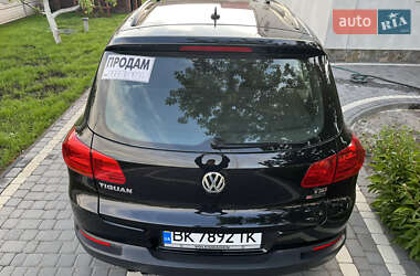 Внедорожник / Кроссовер Volkswagen Tiguan 2016 в 
