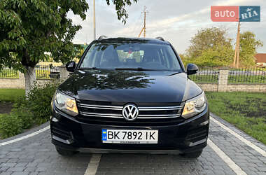 Внедорожник / Кроссовер Volkswagen Tiguan 2016 в Дубно