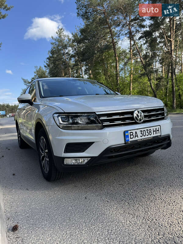 Позашляховик / Кросовер Volkswagen Tiguan 2018 в 