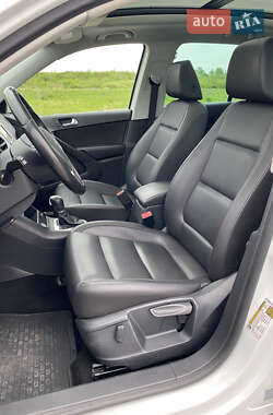 Позашляховик / Кросовер Volkswagen Tiguan 2015 в 