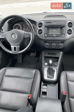 Позашляховик / Кросовер Volkswagen Tiguan 2015 в 
