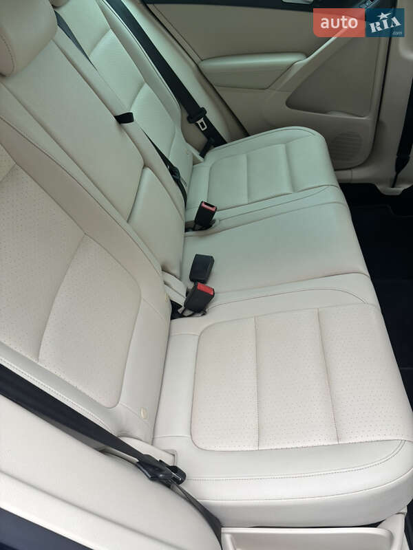 Внедорожник / Кроссовер Volkswagen Tiguan 2015 в Золочеве