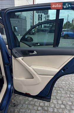 Внедорожник / Кроссовер Volkswagen Tiguan 2017 в 