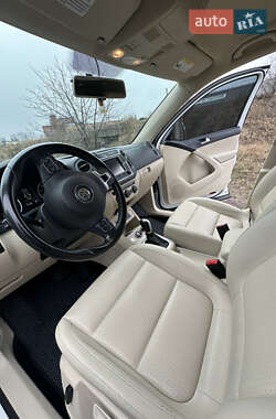 Внедорожник / Кроссовер Volkswagen Tiguan 2013 в 