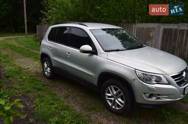 Позашляховик / Кросовер Volkswagen Tiguan 2010 в 