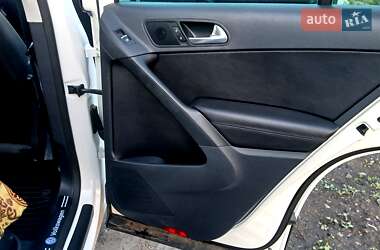 Внедорожник / Кроссовер Volkswagen Tiguan 2011 в 