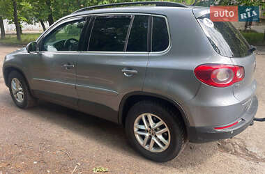 Позашляховик / Кросовер Volkswagen Tiguan 2010 в 