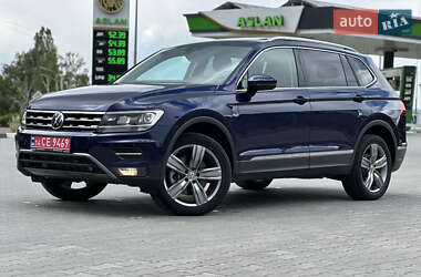 Внедорожник / Кроссовер Volkswagen Tiguan 2021 в 