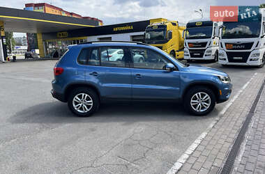 Внедорожник / Кроссовер Volkswagen Tiguan 2016 в 
