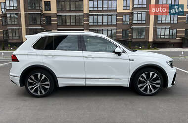 Позашляховик / Кросовер Volkswagen Tiguan 2017 в 