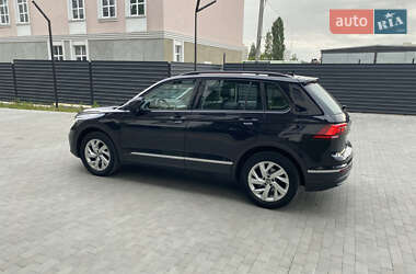 Позашляховик / Кросовер Volkswagen Tiguan 2021 в 