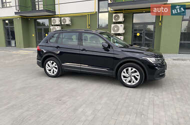 Позашляховик / Кросовер Volkswagen Tiguan 2021 в 
