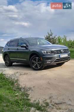 Внедорожник / Кроссовер Volkswagen Tiguan 2017 в Житомире