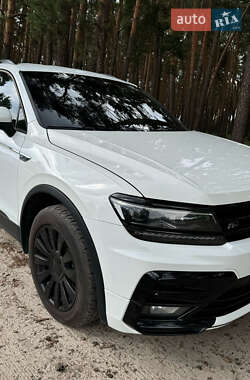 Позашляховик / Кросовер Volkswagen Tiguan 2017 в Сумах