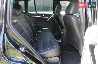 Внедорожник / Кроссовер Volkswagen Tiguan 2015 в 