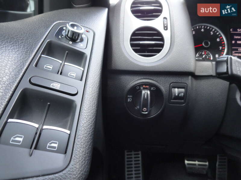 Внедорожник / Кроссовер Volkswagen Tiguan 2015 в Луцке