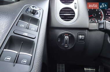 Внедорожник / Кроссовер Volkswagen Tiguan 2015 в 