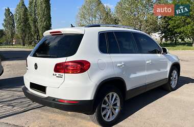 Позашляховик / Кросовер Volkswagen Tiguan 2015 в 