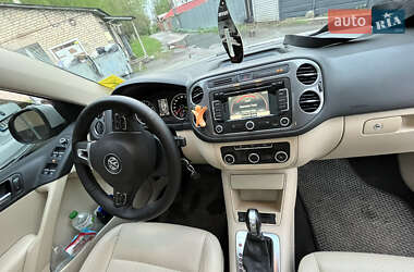 Позашляховик / Кросовер Volkswagen Tiguan 2012 в 