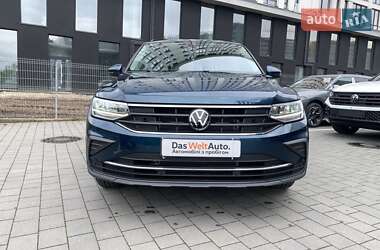 Внедорожник / Кроссовер Volkswagen Tiguan 2022 в 