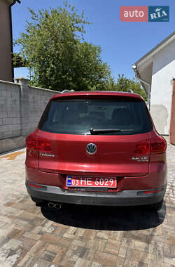 Внедорожник / Кроссовер Volkswagen Tiguan 2014 в 