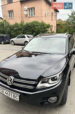 Позашляховик / Кросовер Volkswagen Tiguan 2011 в Чернівцях