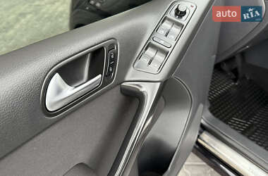 Позашляховик / Кросовер Volkswagen Tiguan 2012 в 