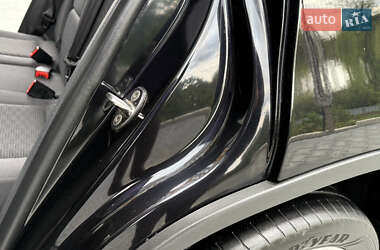 Позашляховик / Кросовер Volkswagen Tiguan 2012 в 