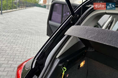 Позашляховик / Кросовер Volkswagen Tiguan 2012 в 