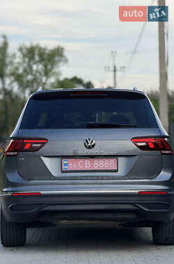 Позашляховик / Кросовер Volkswagen Tiguan 2022 в 