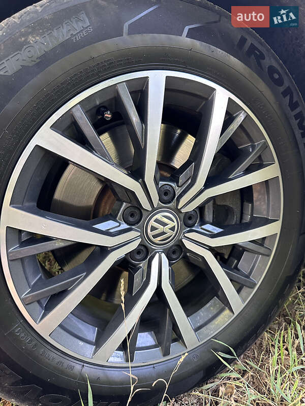 Внедорожник / Кроссовер Volkswagen Tiguan 2018 в Лохвице