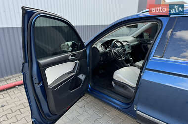 Внедорожник / Кроссовер Volkswagen Tiguan 2018 в 