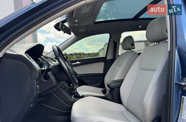 Внедорожник / Кроссовер Volkswagen Tiguan 2018 в 