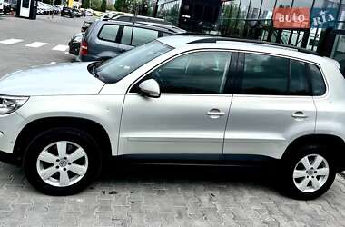 Внедорожник / Кроссовер Volkswagen Tiguan 2010 в 