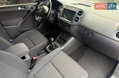 Позашляховик / Кросовер Volkswagen Tiguan 2013 в 
