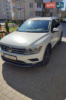 Внедорожник / Кроссовер Volkswagen Tiguan 2018 в 