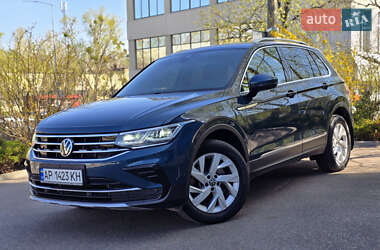 Внедорожник / Кроссовер Volkswagen Tiguan 2021 в 