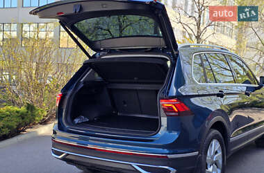 Внедорожник / Кроссовер Volkswagen Tiguan 2021 в 