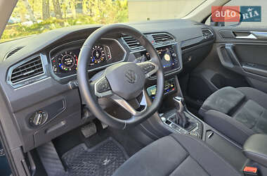 Внедорожник / Кроссовер Volkswagen Tiguan 2021 в 