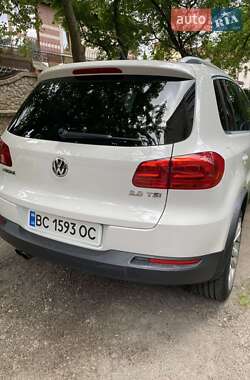 Позашляховик / Кросовер Volkswagen Tiguan 2012 в 