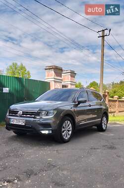 Внедорожник / Кроссовер Volkswagen Tiguan 2018 в 