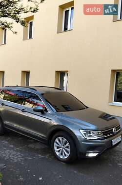 Внедорожник / Кроссовер Volkswagen Tiguan 2018 в 