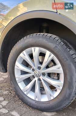 Внедорожник / Кроссовер Volkswagen Tiguan 2018 в 